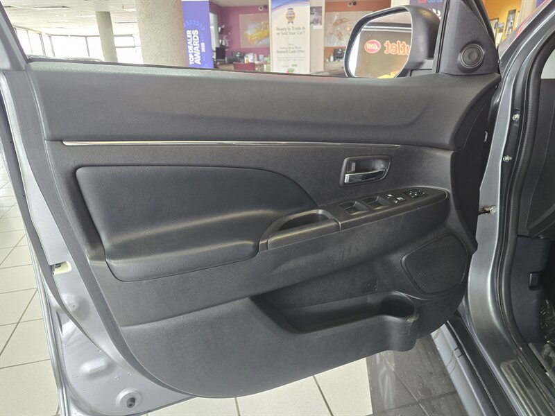 Used 2015 Mitsubishi Outlander Sport SE AWD/4WD image 7