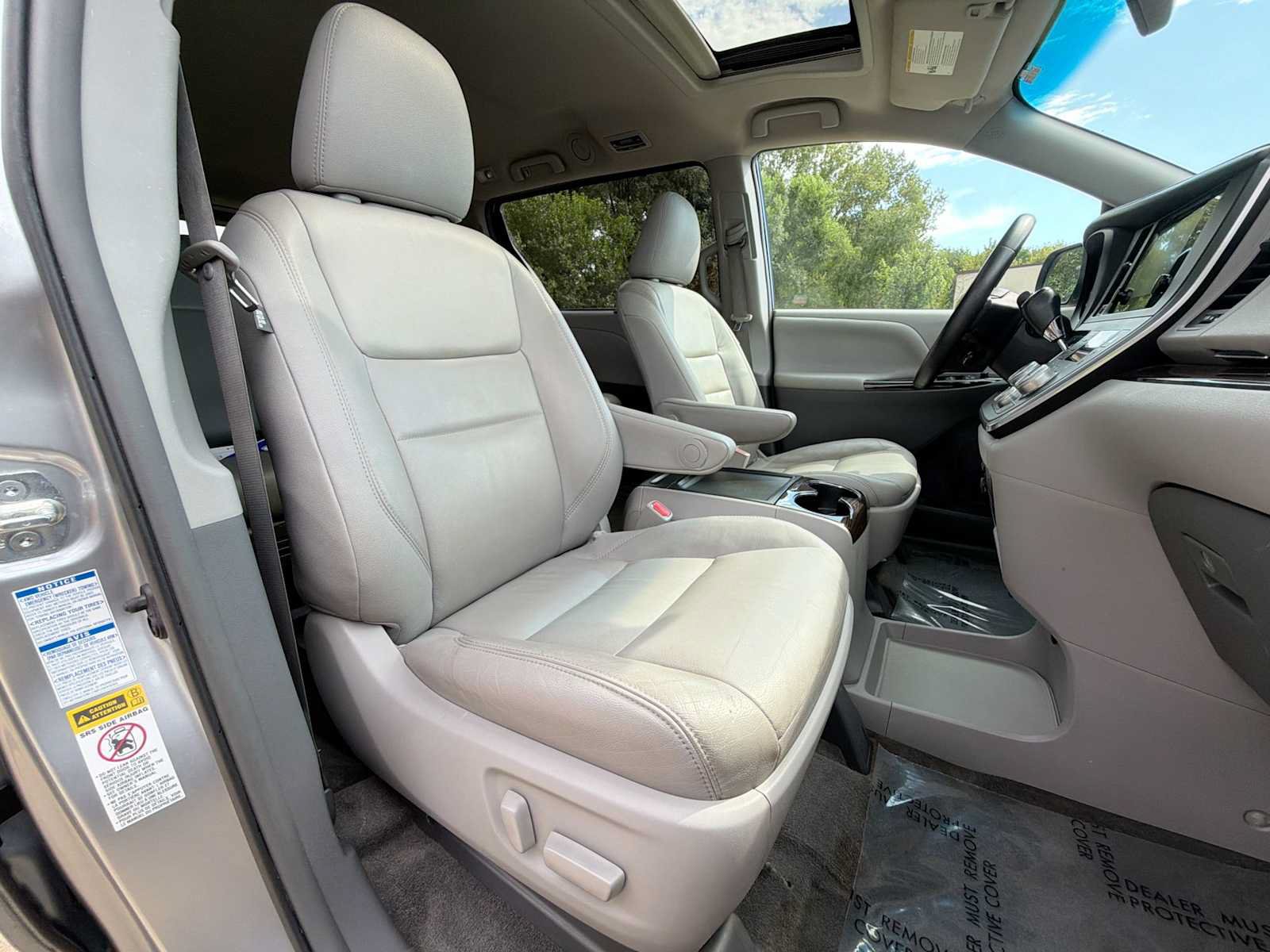 Used 2017 Toyota Sienna XLE AWD/4WD image 19