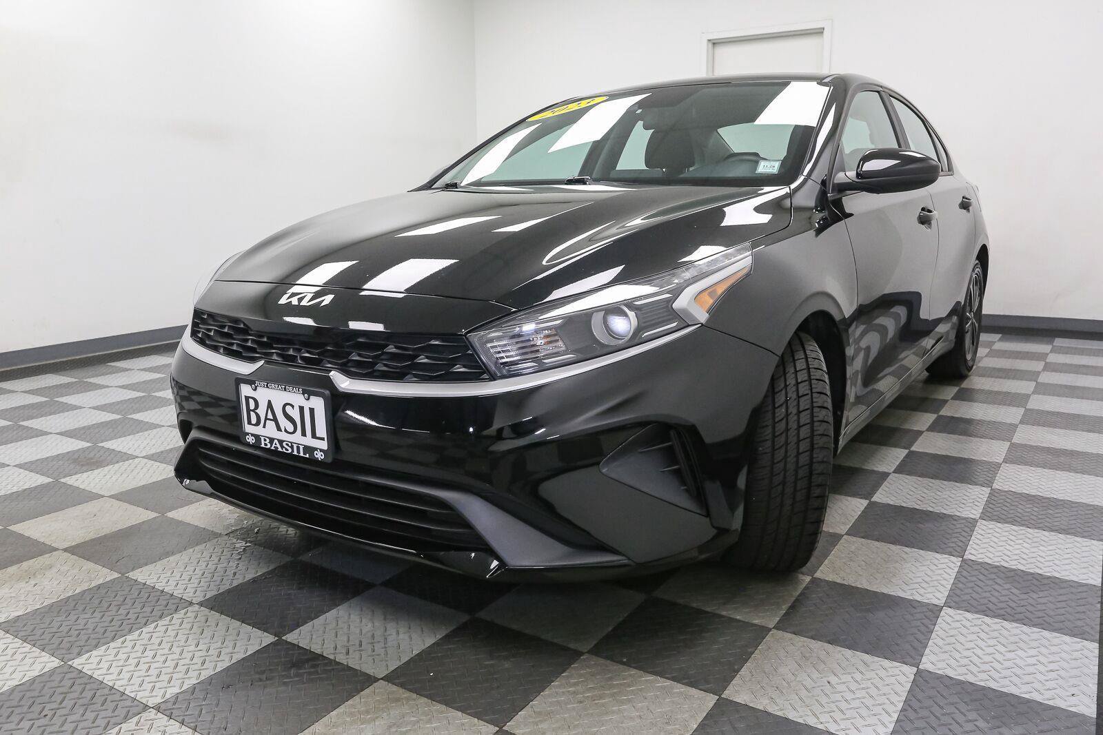 Used 2023 Kia Forte LXS FWD image 4
