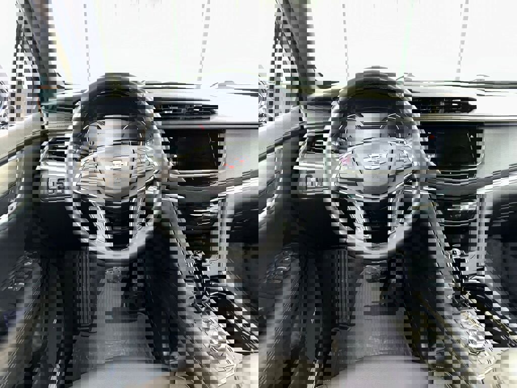 Certified 2024 Cadillac XT5 Luxury image 7