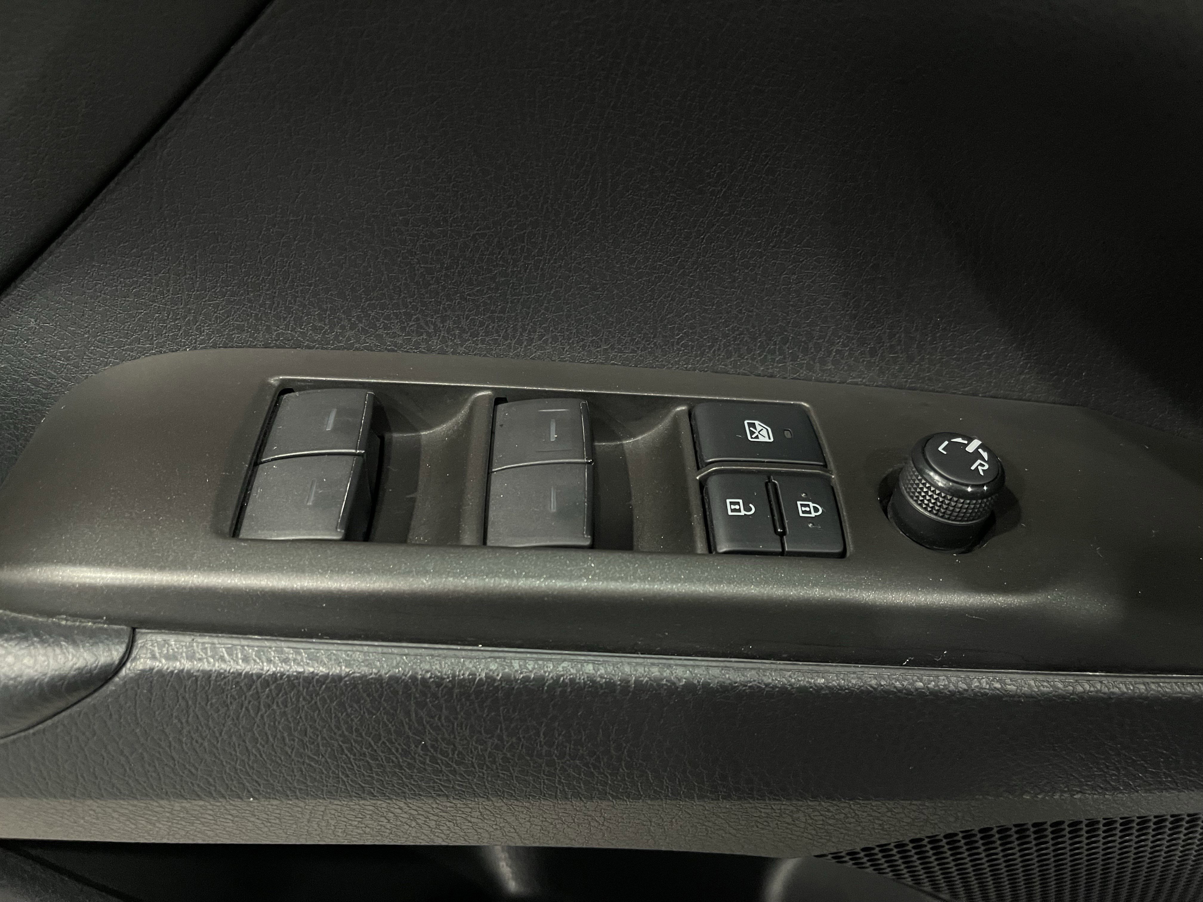 Used 2021 Toyota Camry SE image 7