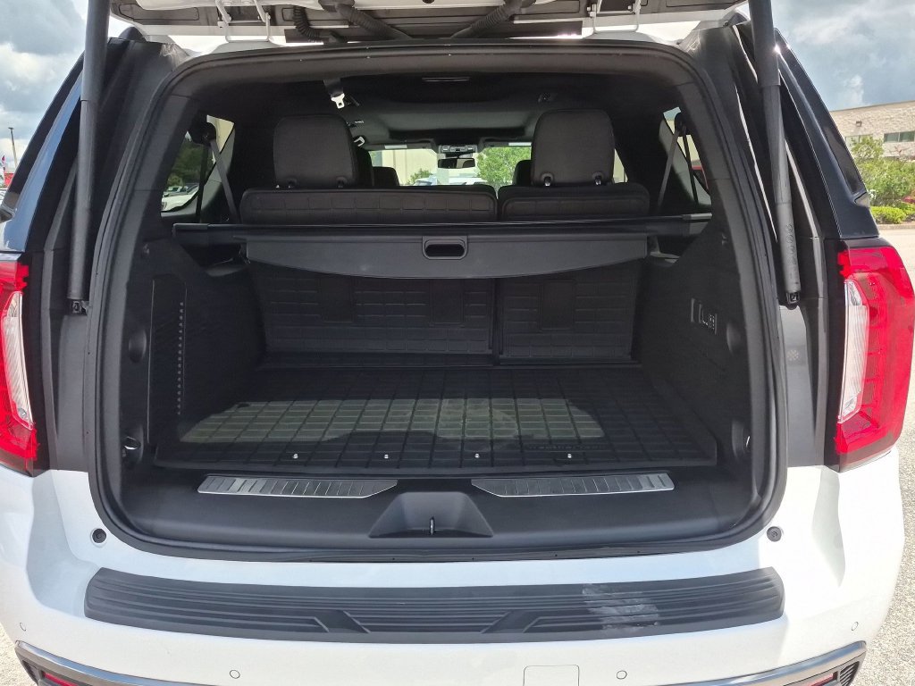 Used 2024 GMC Yukon XL AT4 w/ Technology Package AWD/4WD image 28