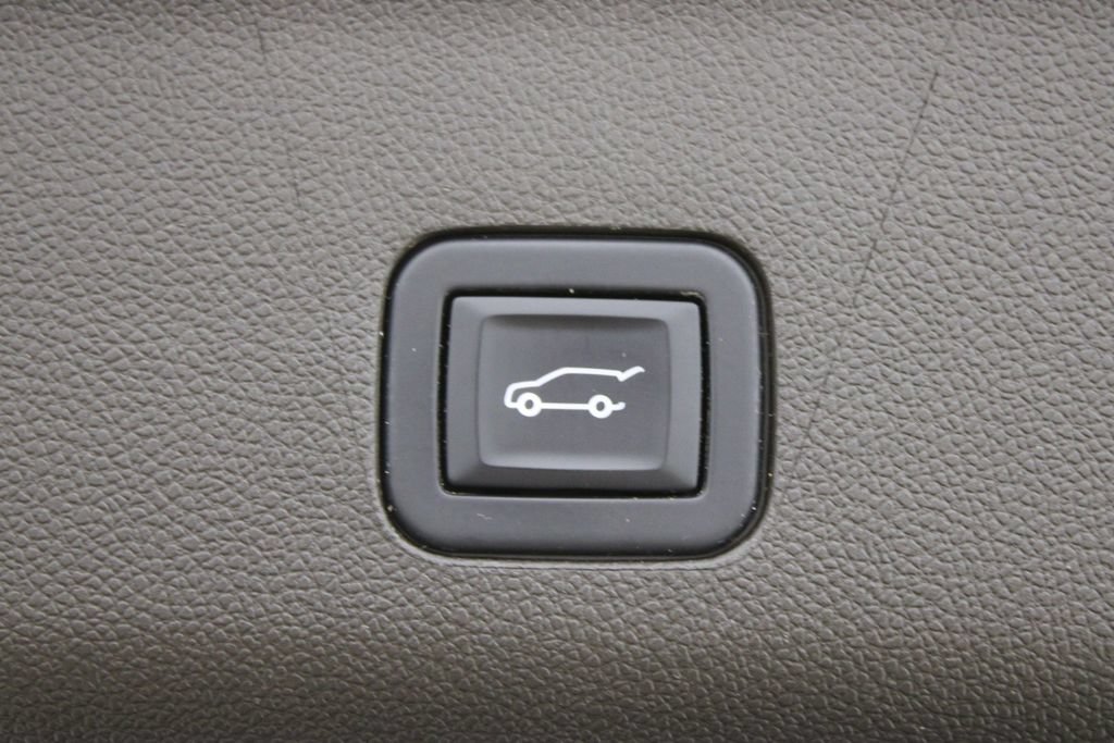 Used 2022 Chevrolet Tahoe LT w/ LT Signature Package RWD image 31