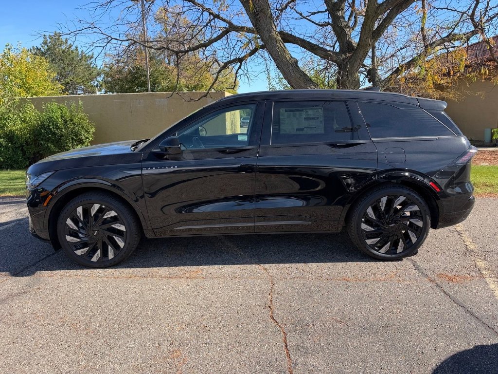 New 2026 Lincoln Nautilus Reserve w/ Jet Appearance Package AWD/4WD image 3
