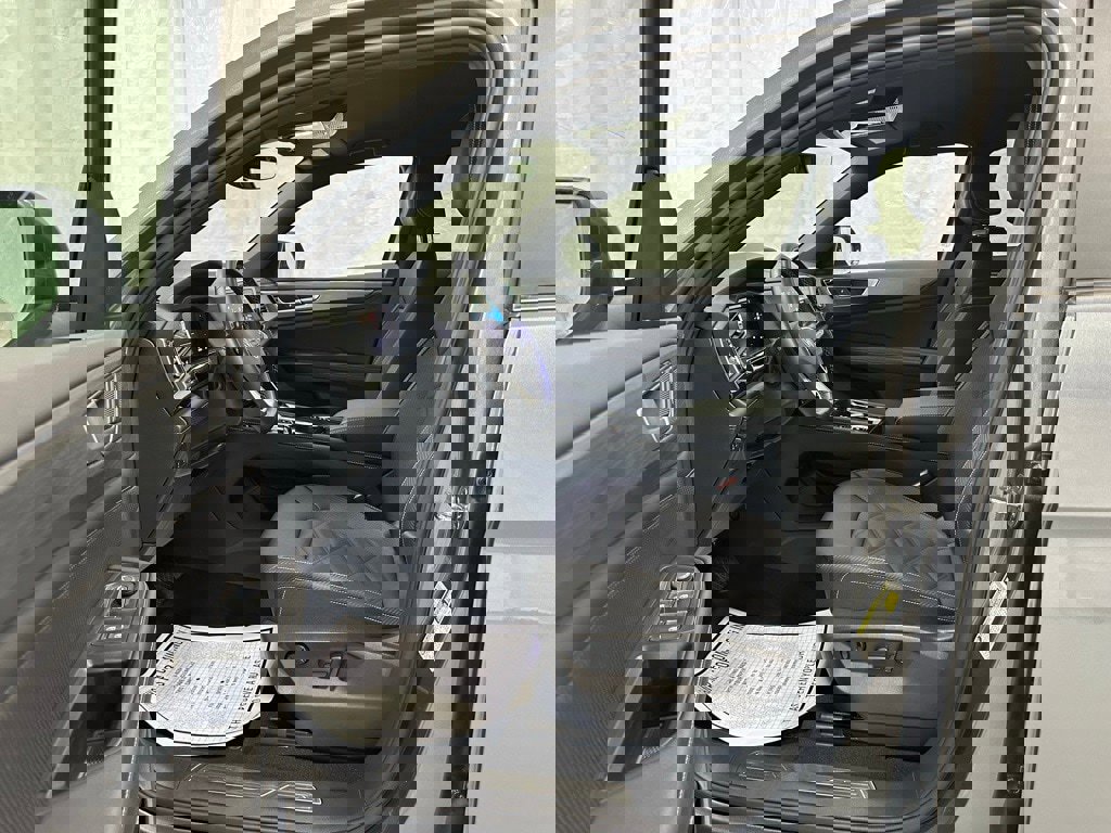 Used 2025 Volkswagen Atlas Cross Sport SE image 12