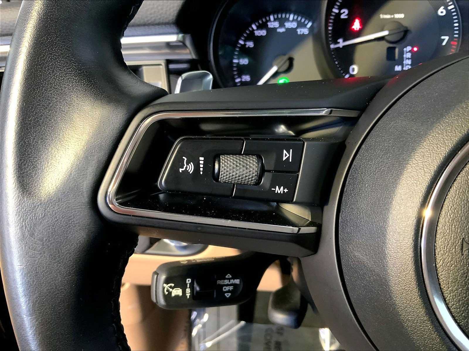 Certified 2023 Porsche Macan AWD/4WD image 27