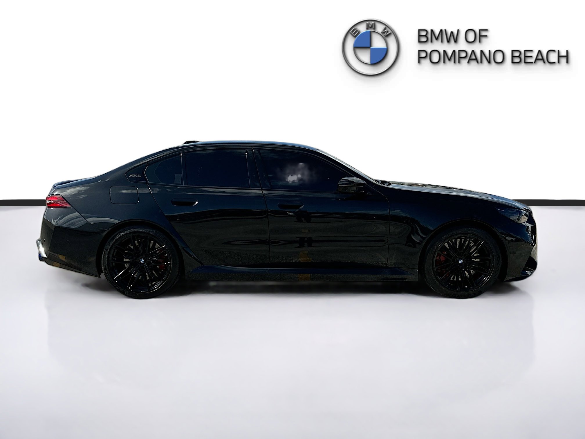 Used 2025 BMW M5 w/ Executive Package image 8