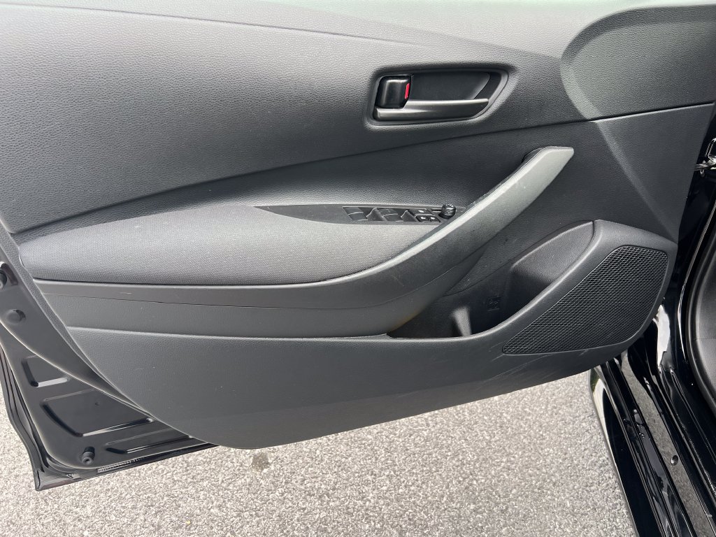 Used 2025 Toyota Corolla LE FWD image 18