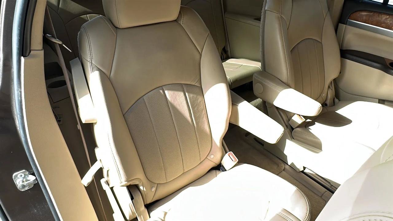 Used 2011 Buick Enclave CXL AWD/4WD image 30