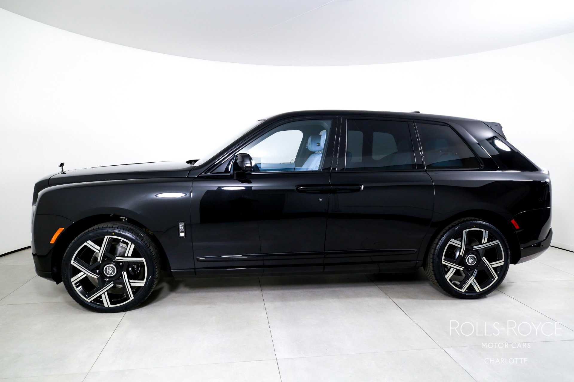 New 2026 Rolls-Royce Cullinan Black Badge image 3