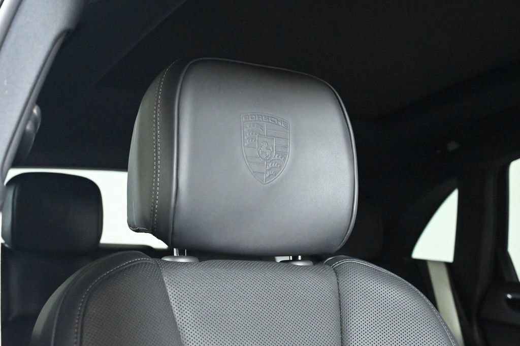 Certified 2023 Porsche Macan AWD/4WD image 24