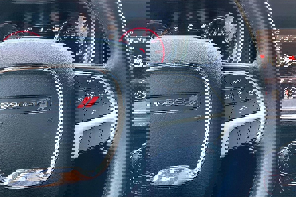 Used 2017 Dodge Charger SXT image 19