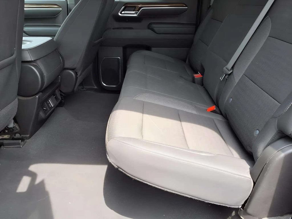 Used 2025 Chevrolet Silverado 1500 LT RWD image 10