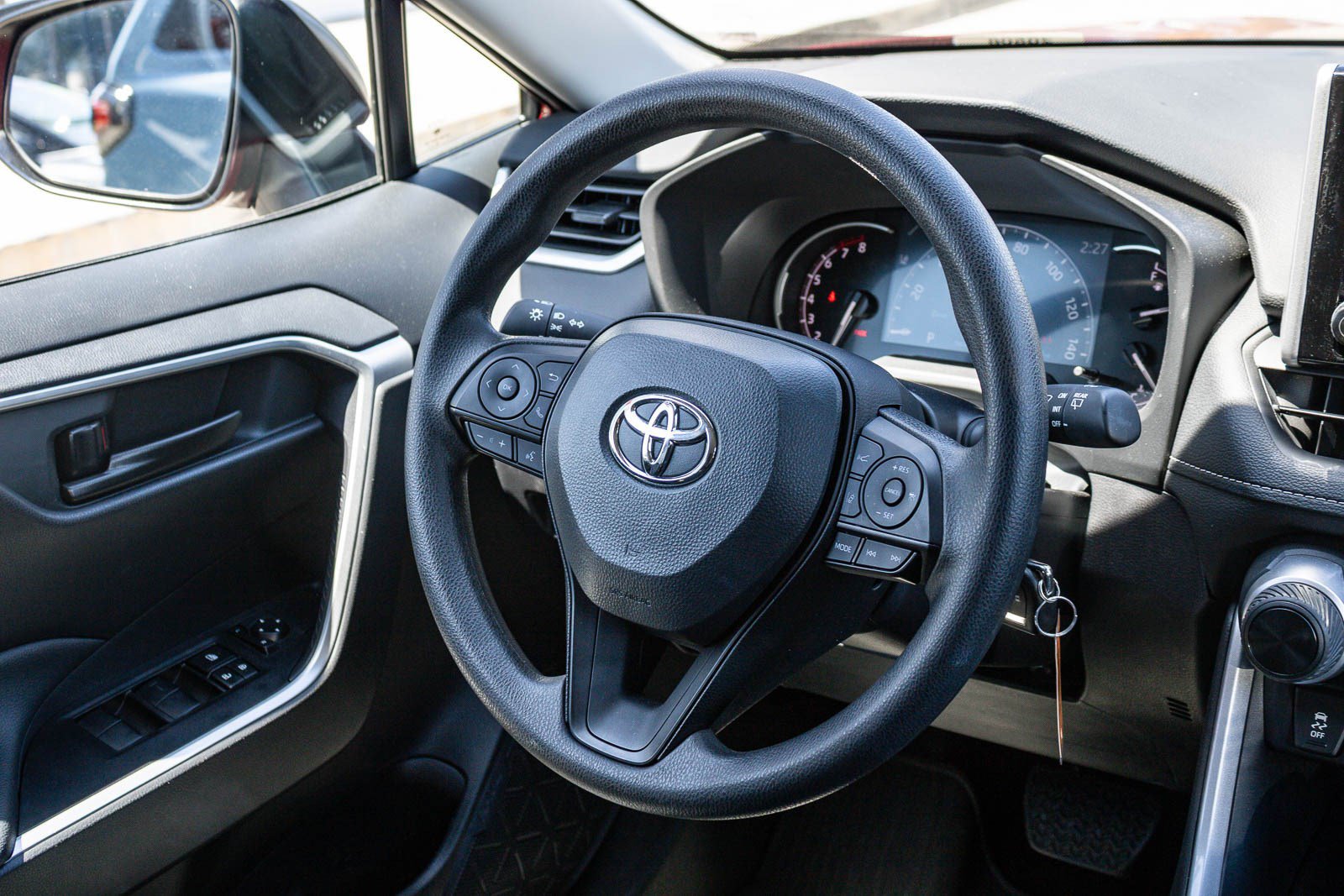 Used 2025 Toyota RAV4 LE FWD image 17
