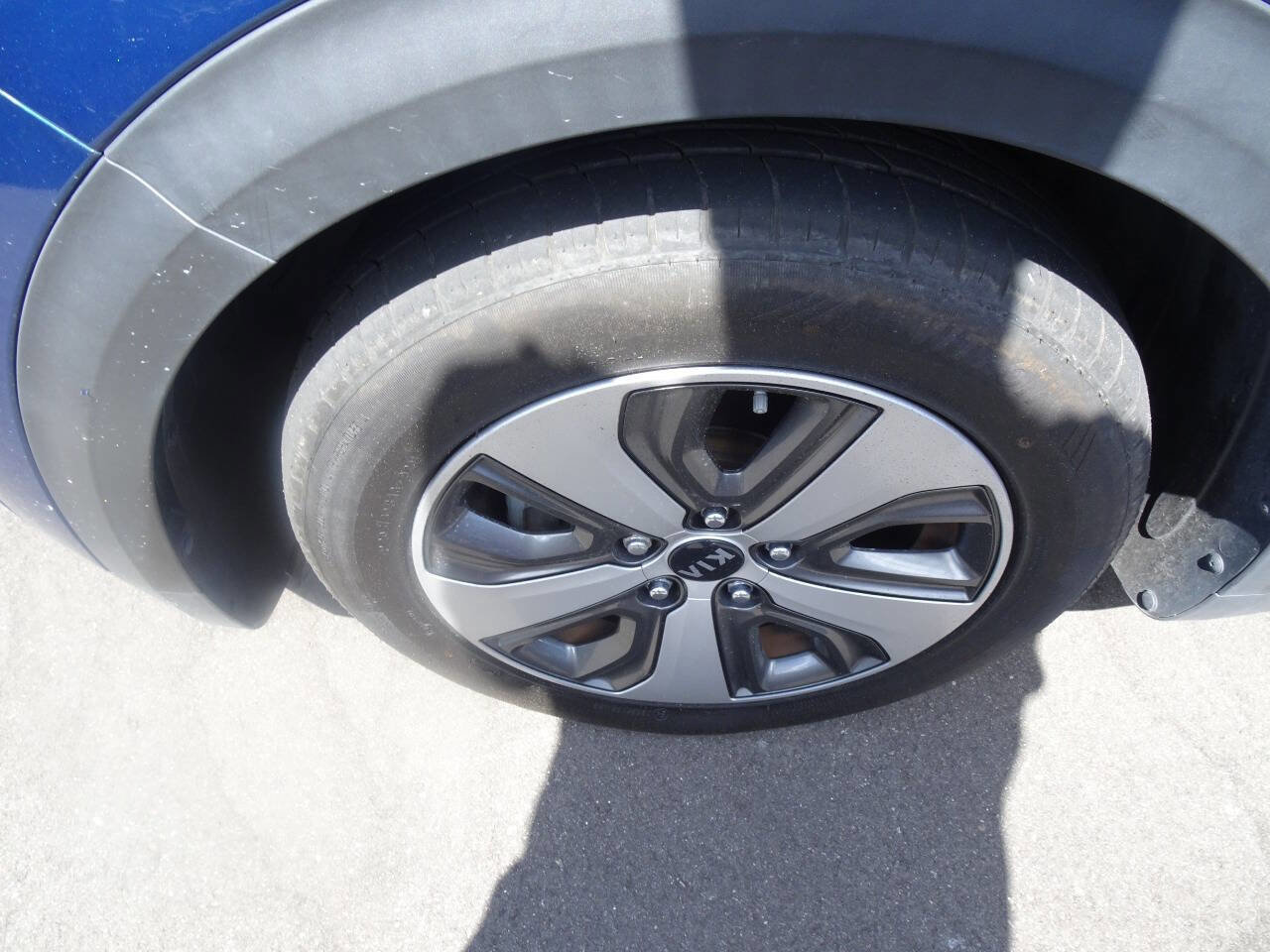 Used 2017 Kia Niro LX image 9