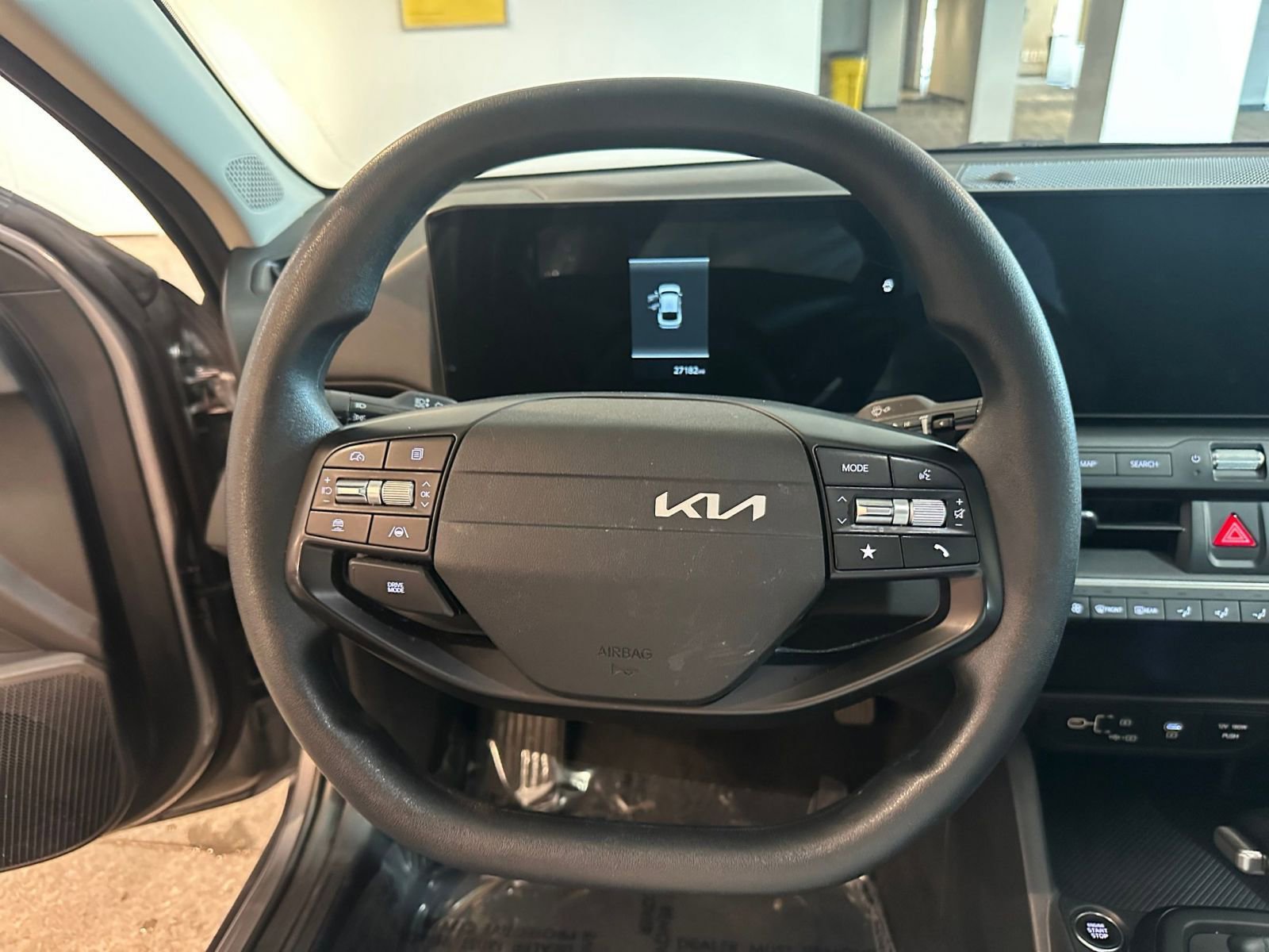 Used 2025 Kia K4 LXS image 27