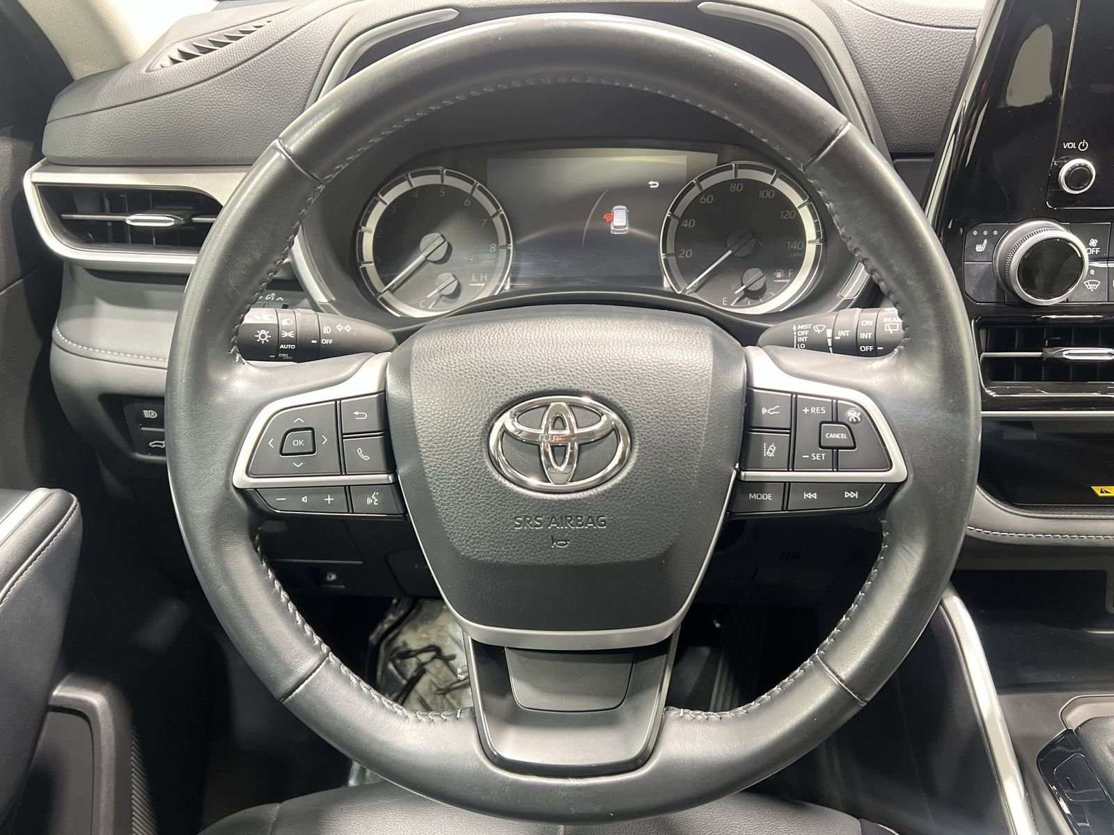 Used 2024 Toyota Highlander XLE image 14