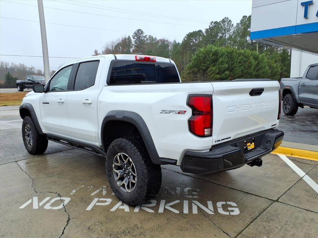 Used 2024 Chevrolet Colorado ZR2 w/ ZR2 Convenience Package III image 3