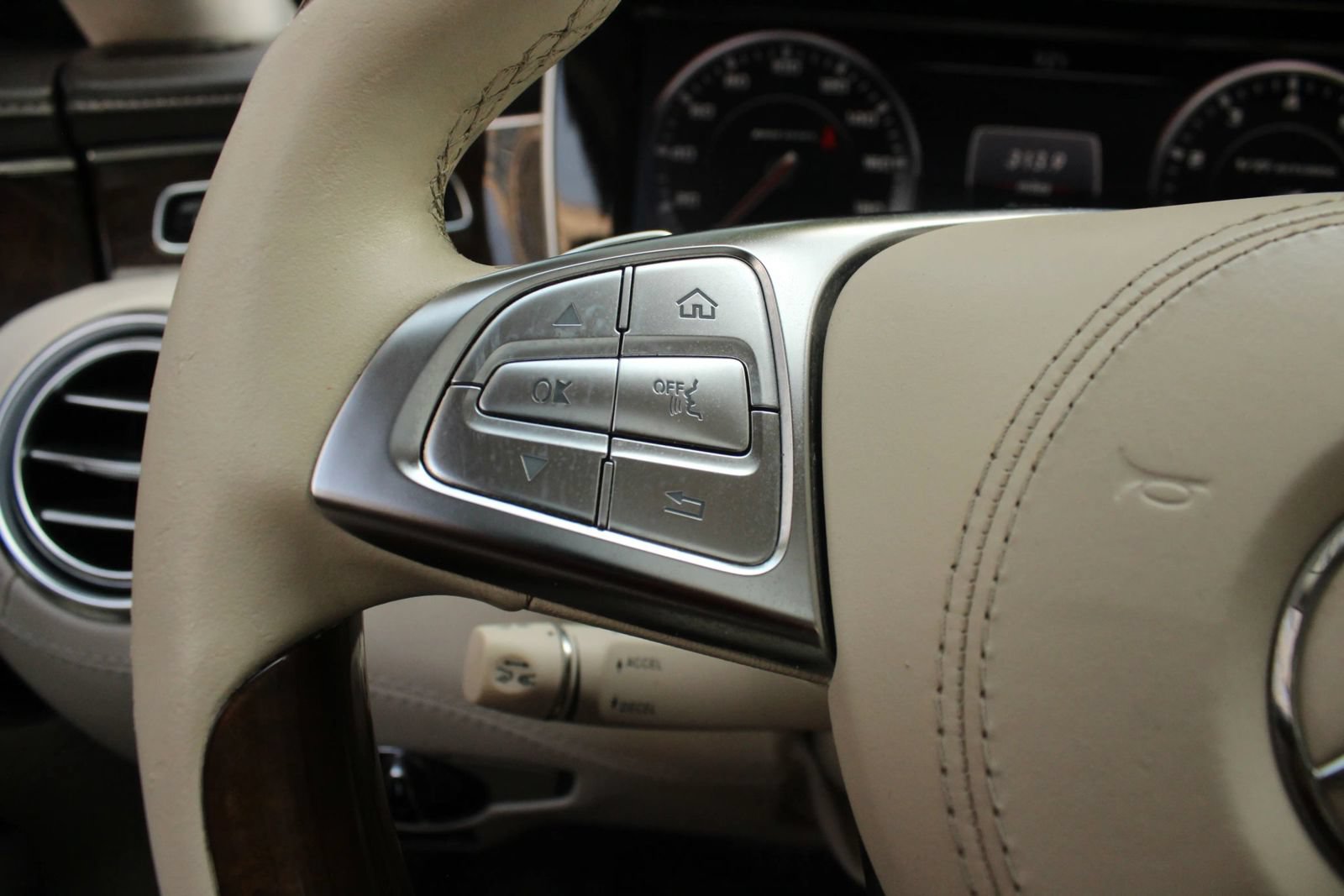 Used 2016 Mercedes-Benz S 63 AMG 4MATIC Coupe w/ Driver Assistance Package image 28