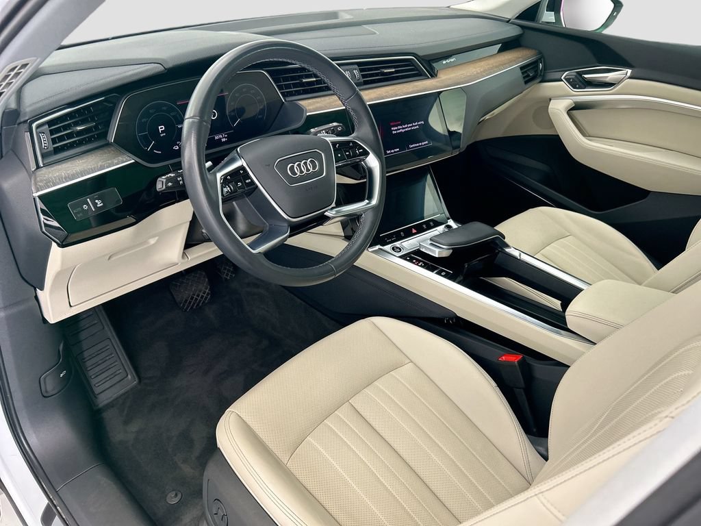 Certified 2024 Audi Q8 e-tron Premium Plus w/ Premium Plus Package AWD/4WD image 9