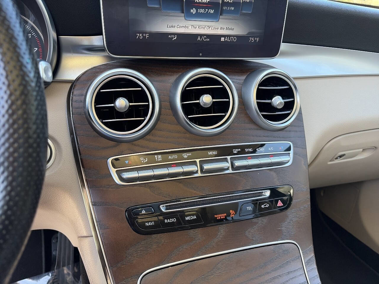 Used 2019 Mercedes-Benz GLC 300 4MATIC image 35