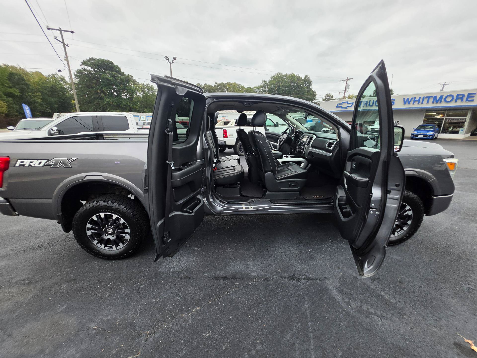 Used 2017 Nissan Titan PRO-4X w/ Pro-4x Convenience Package AWD/4WD image 10