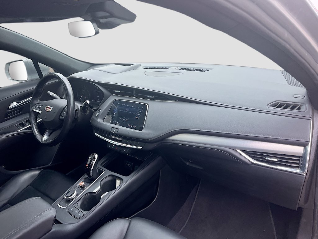 Used 2021 Cadillac XT4 Premium Luxury w/ Technology Package FWD image 29