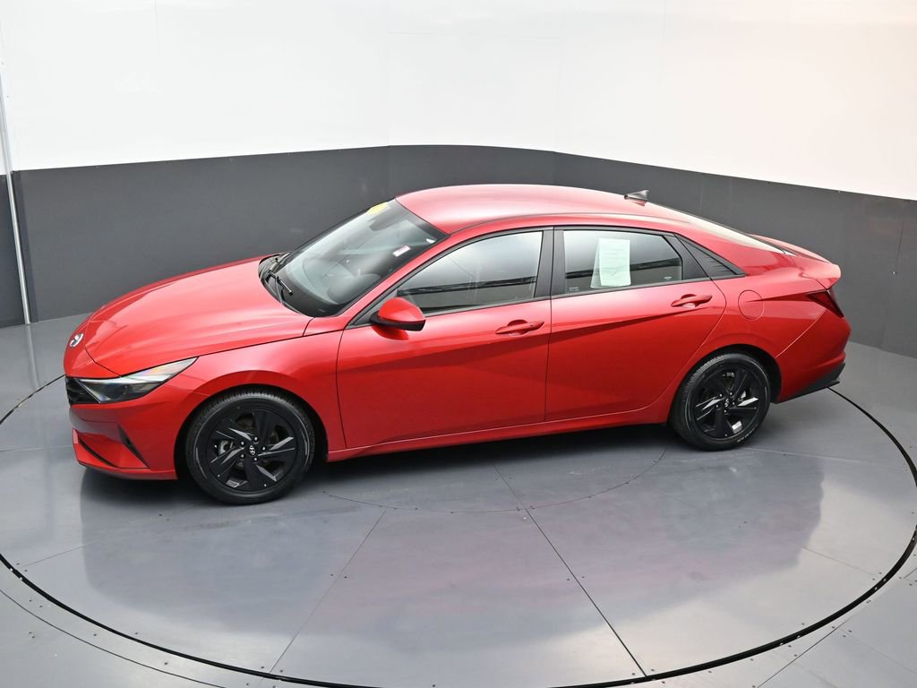 Certified 2023 Hyundai Elantra SEL w/ Preferred Accessory Package image 19