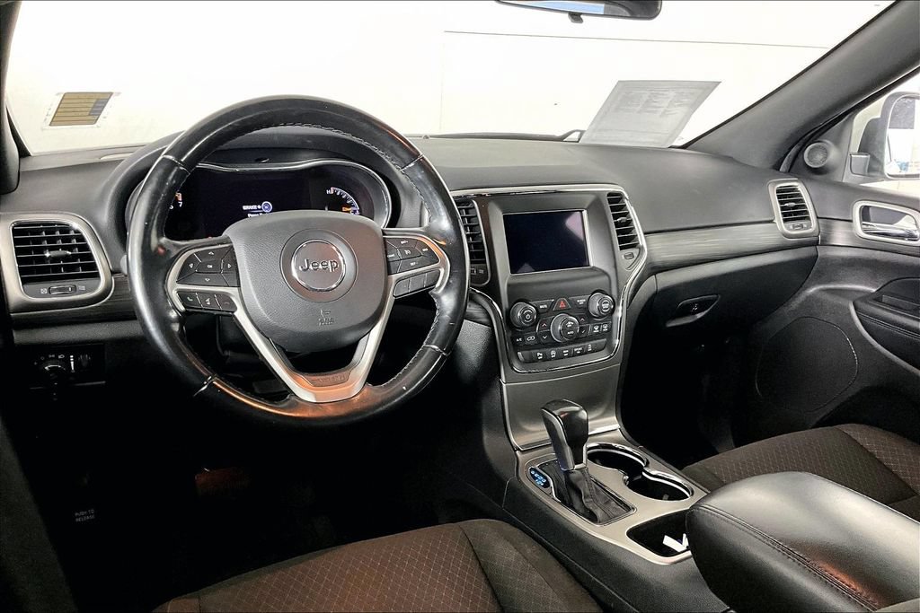 Used 2021 Jeep Grand Cherokee Laredo AWD/4WD image 4