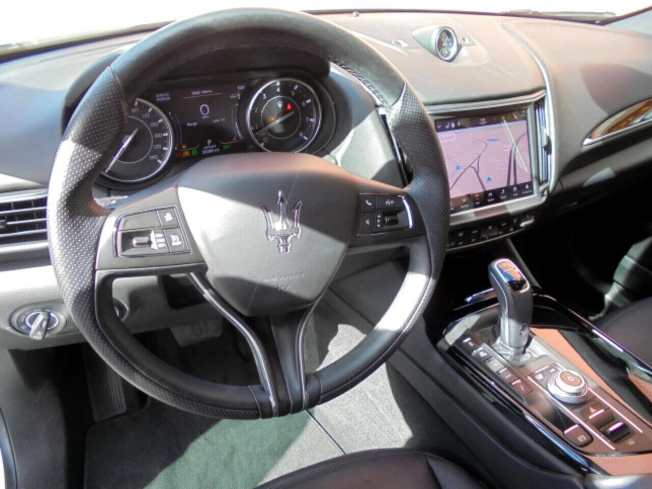 Used 2021 Maserati Levante image 14