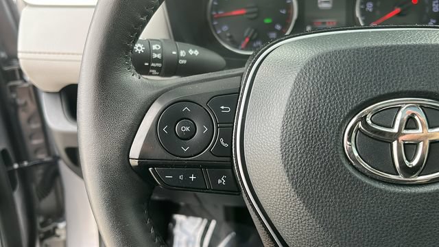 Used 2021 Toyota RAV4 XLE Premium AWD/4WD image 9