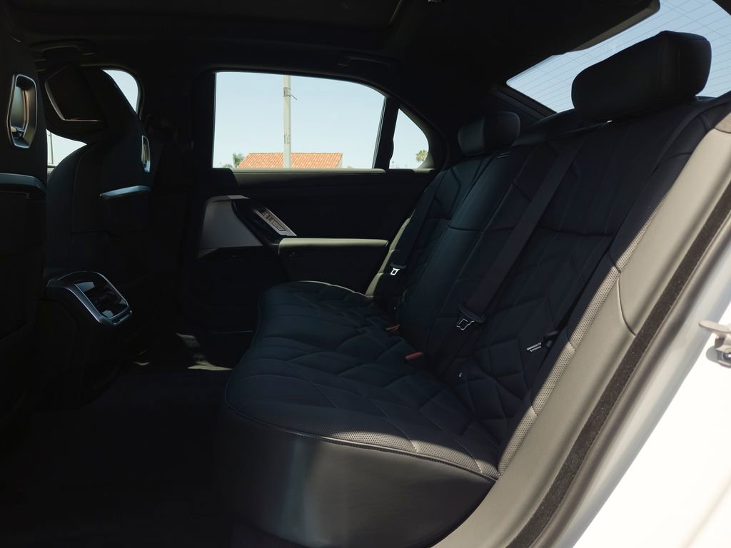New 2026 BMW 750e xDrive w/ Premium Package AWD/4WD image 9