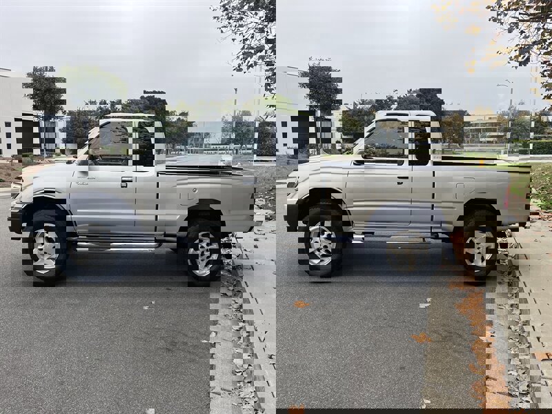 Used 2000 Toyota Tacoma PreRunner image 2