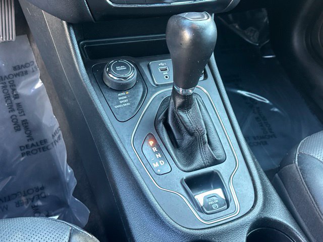 Used 2022 Jeep Cherokee Latitude Lux w/ Sun & Sound Group AWD/4WD image 5