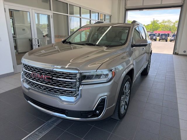 Used 2022 GMC Acadia Denali w/ Denali Ultimate Package AWD/4WD image 3