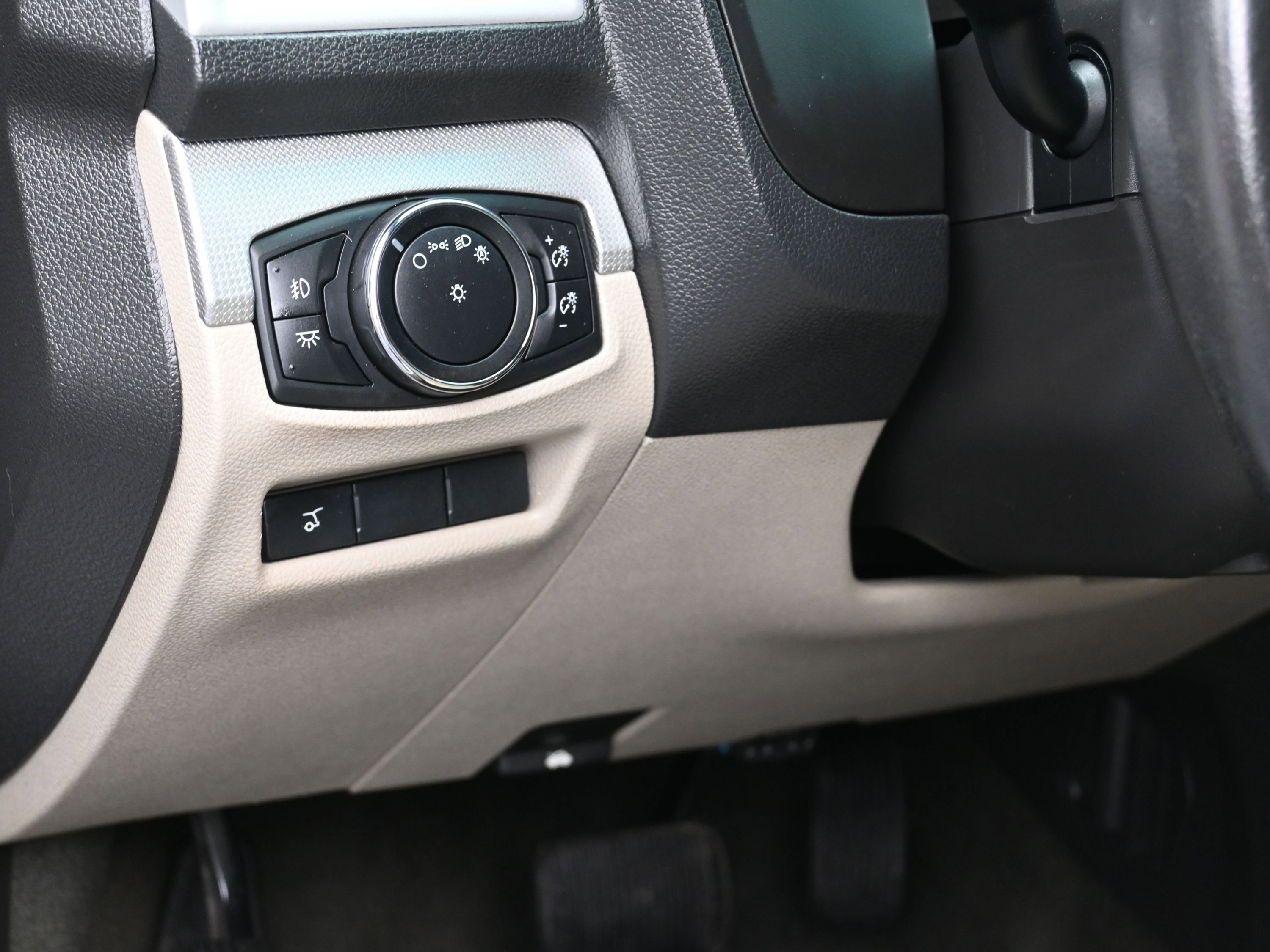 Used 2015 Ford Explorer XLT w/ Equipment Group 202A image 23