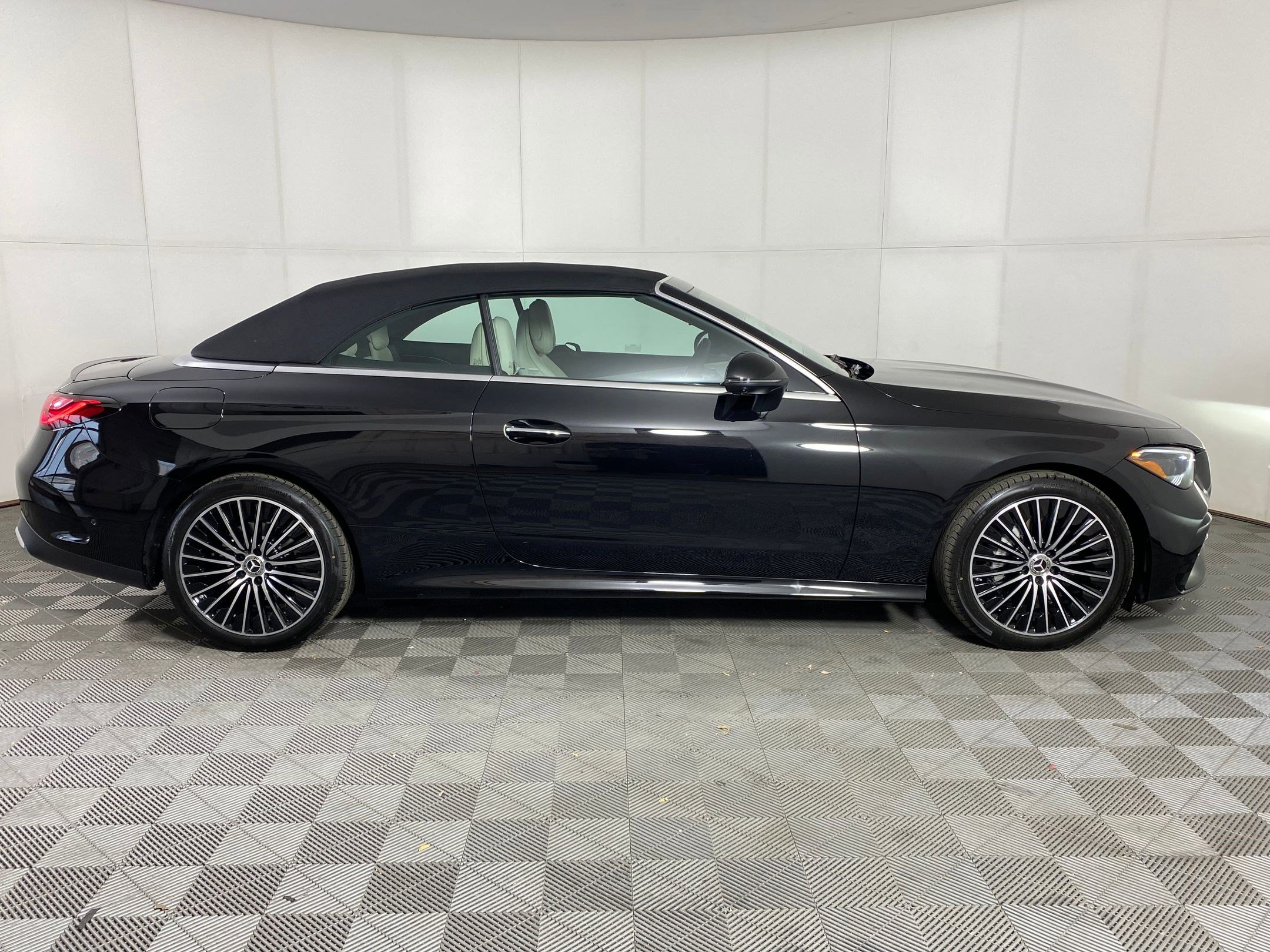 New 2026 Mercedes-Benz CLE 300 4MATIC Cabriolet image 7