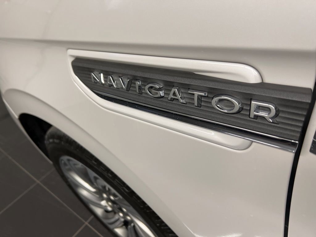 Used 2023 Lincoln Navigator Reserve image 39