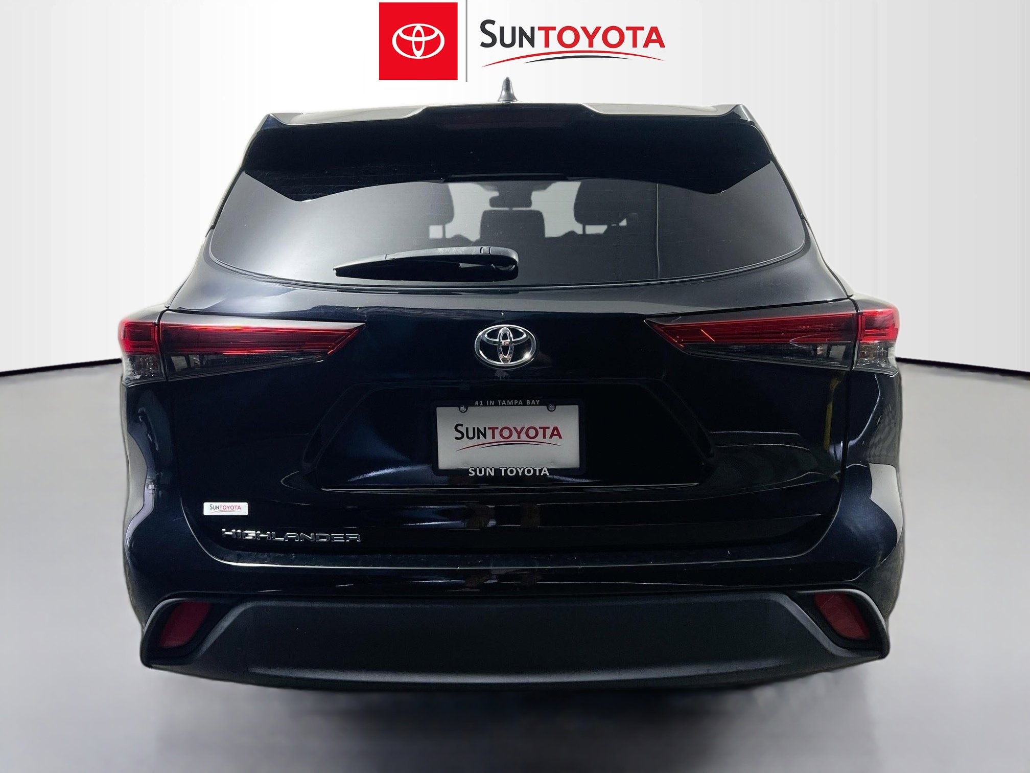 Used 2023 Toyota Highlander L FWD image 5