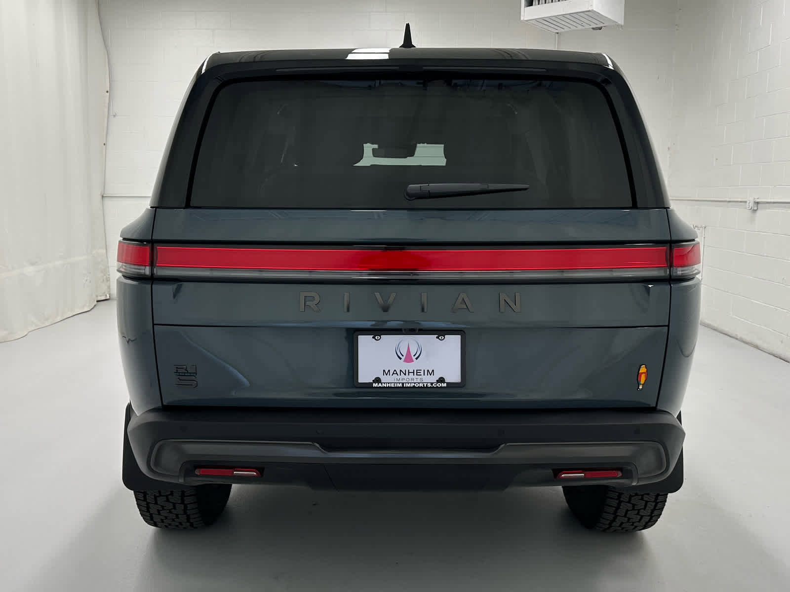 Used 2026 Rivian R1S Premium image 7