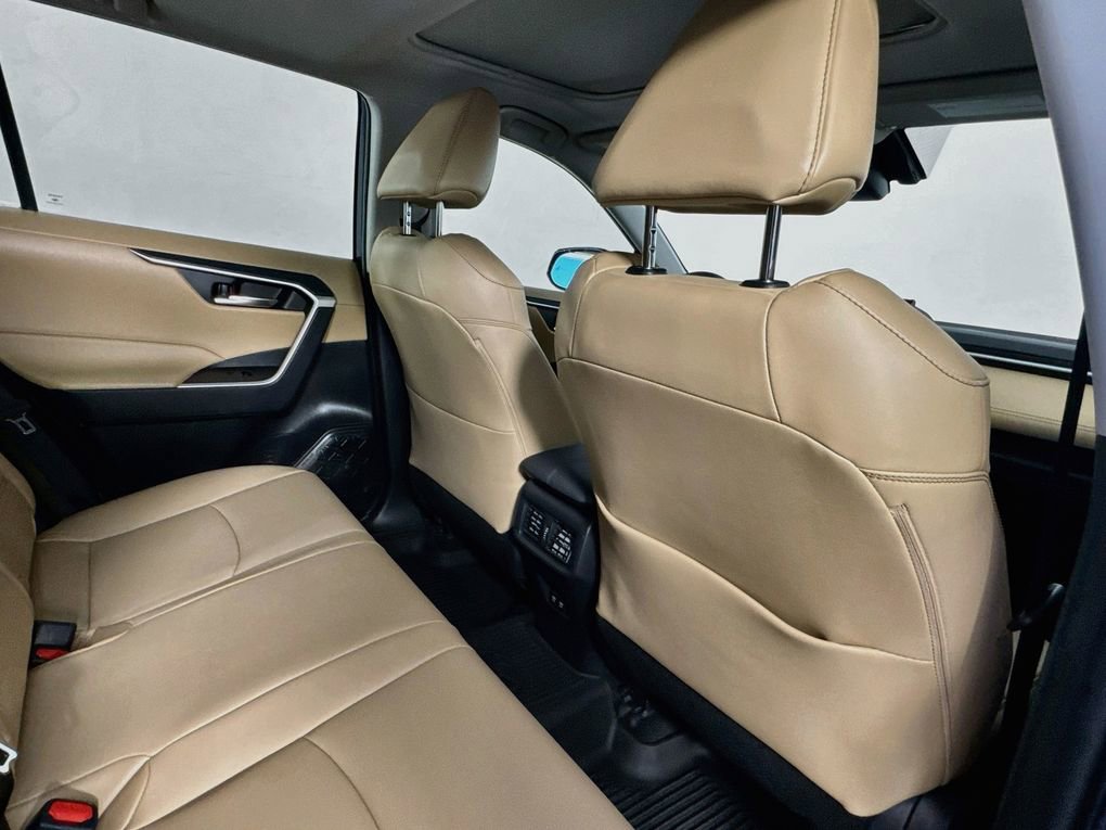 Used 2021 Toyota RAV4 XLE Premium image 27