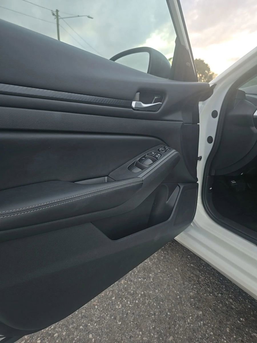 Used 2025 Nissan Altima 2.5 SV image 21