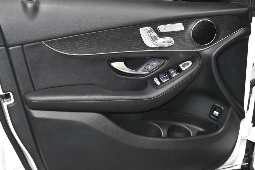 Certified 2022 Mercedes-Benz GLC 300 4MATIC image 4