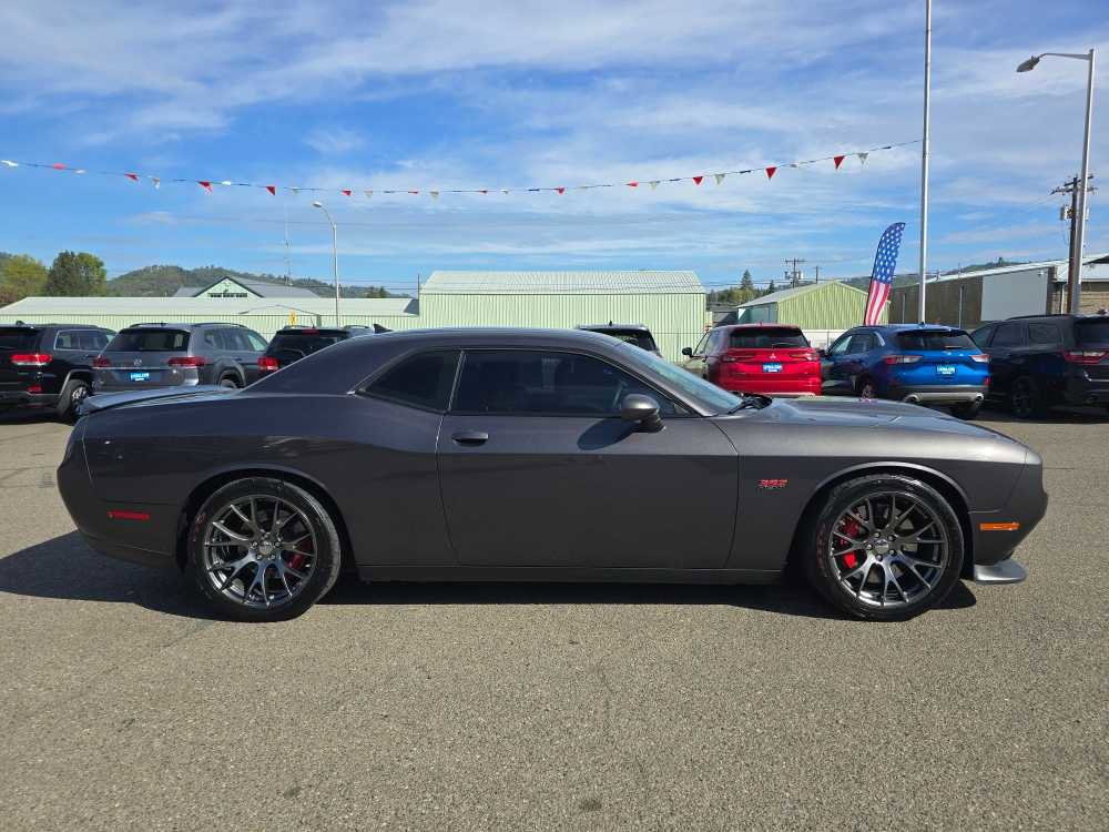 Used 2016 Dodge Challenger SRT w/ Technology Group image 6