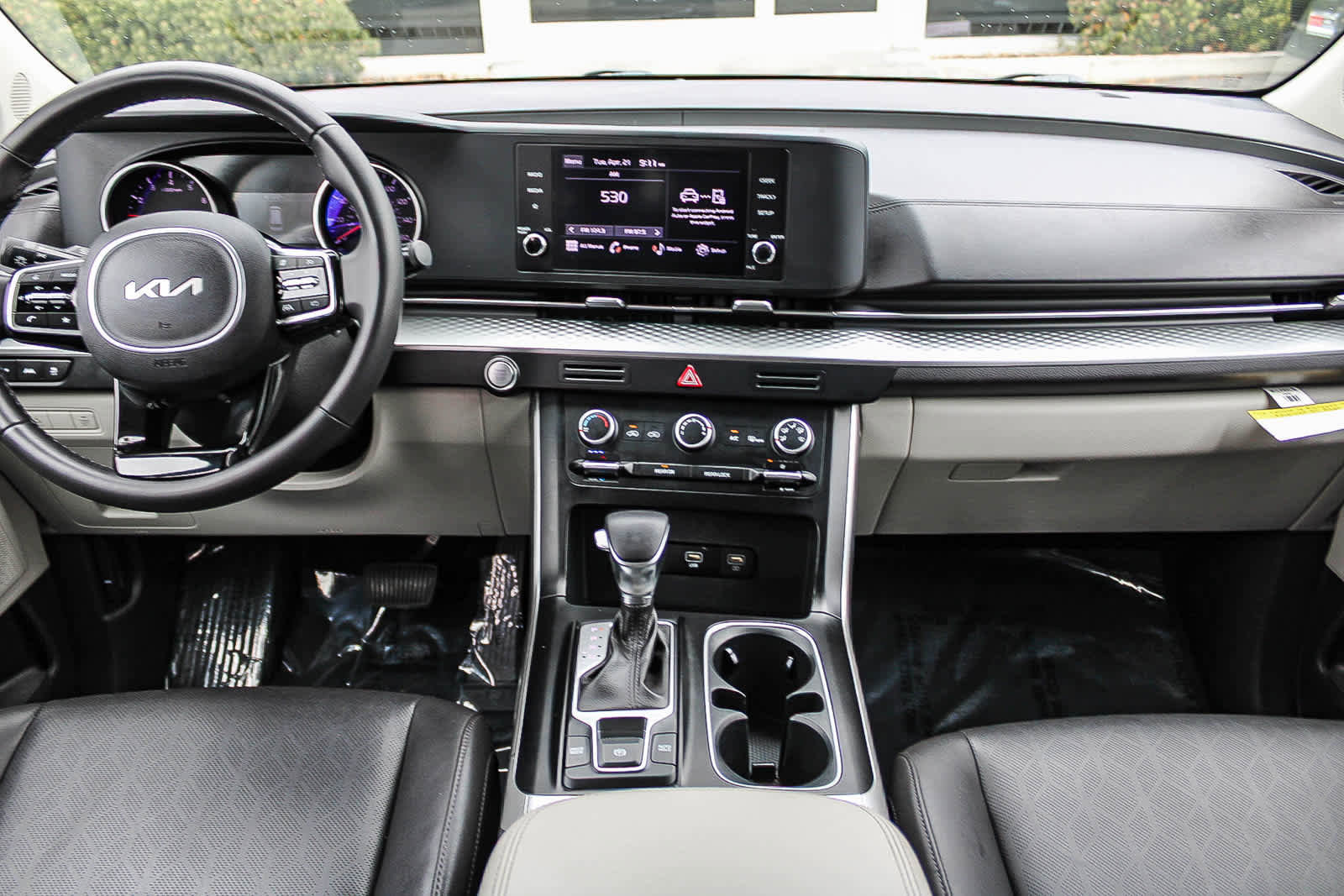 Used 2023 Kia Carnival LX FWD image 12