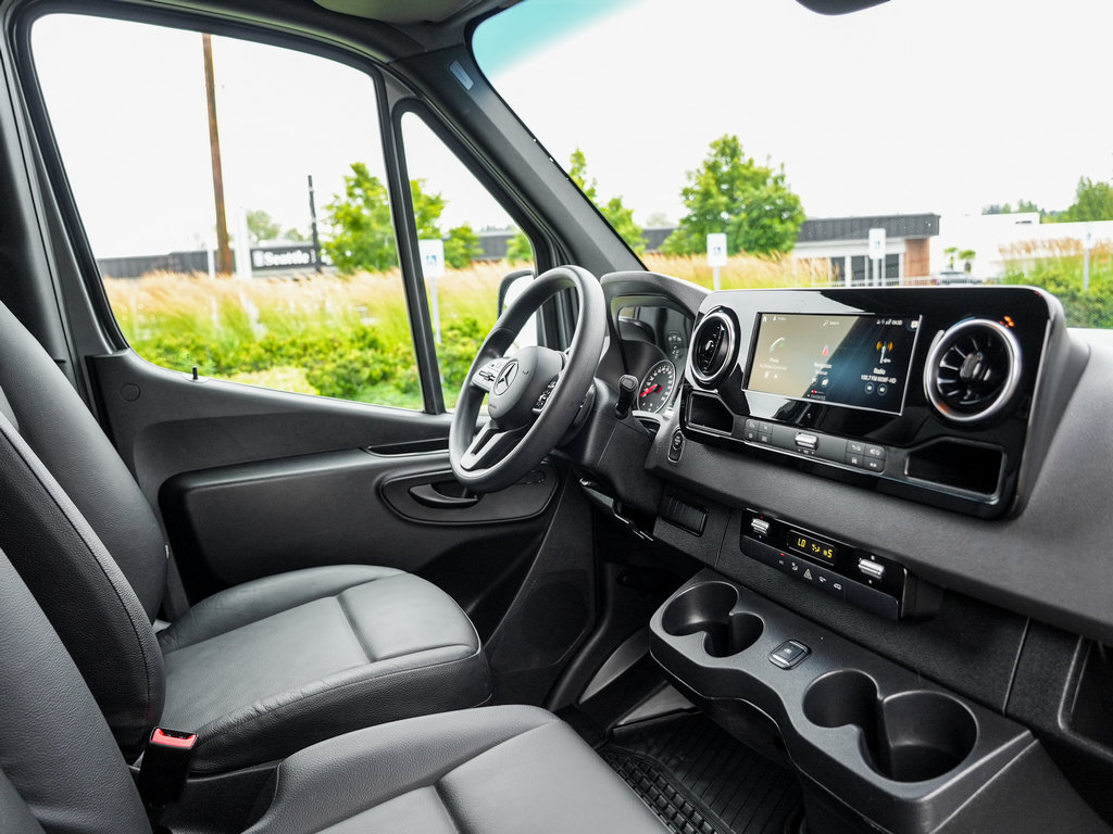 Used 2022 Mercedes-Benz Sprinter 2500 image 21