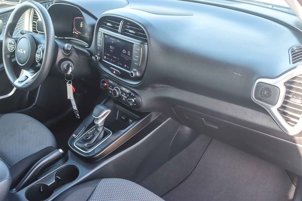 Used 2023 Kia Soul LX w/ LX Technology Package image 31