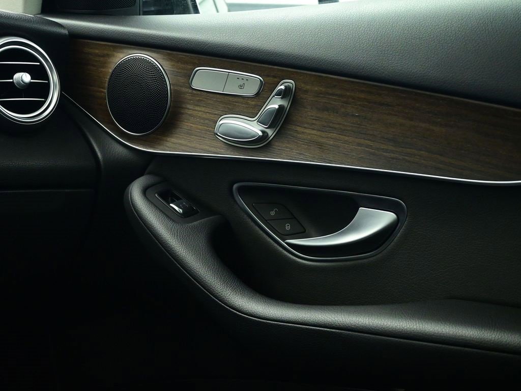 Used 2022 Mercedes-Benz GLC 300 4MATIC image 13