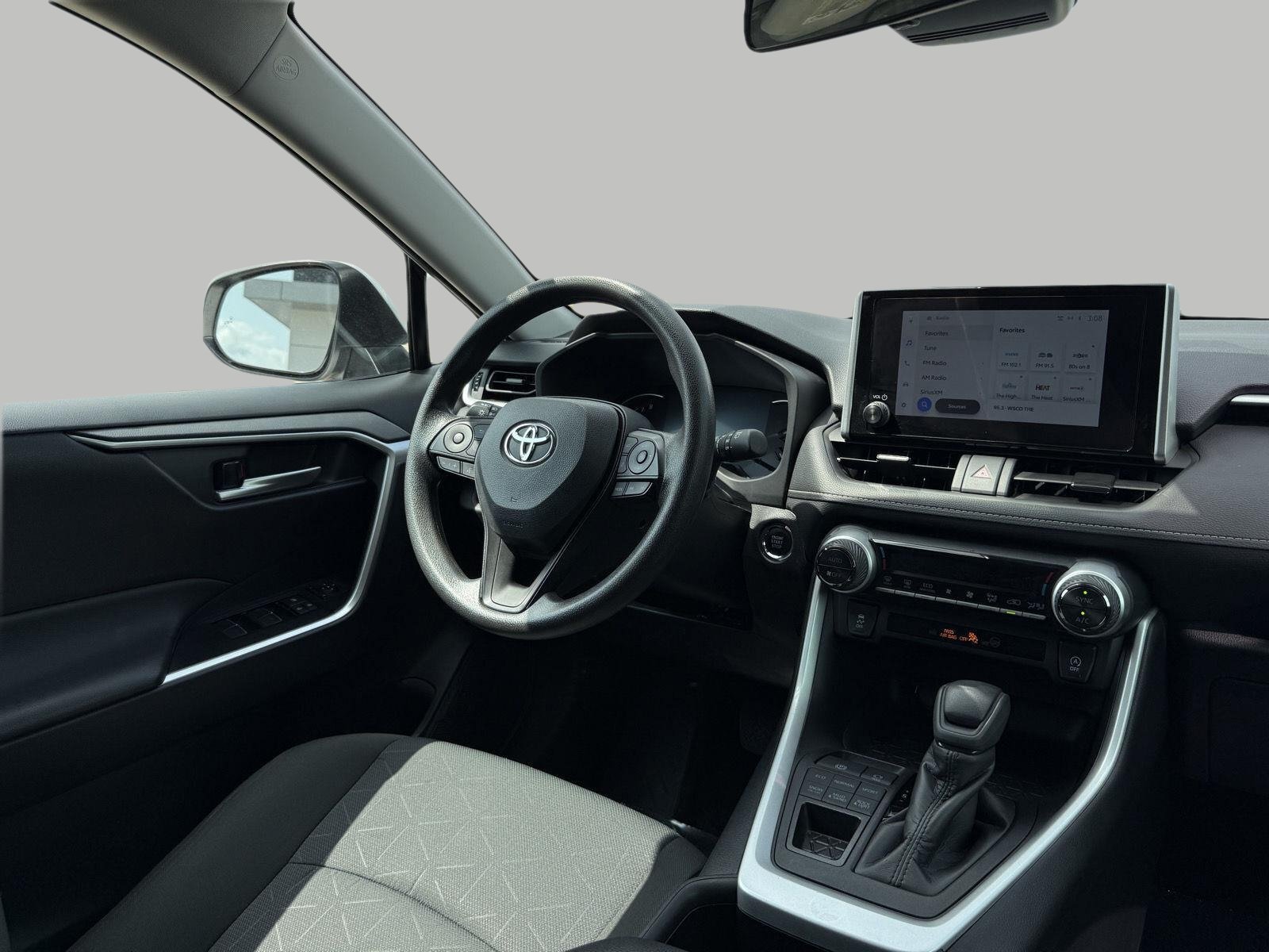 Used 2025 Toyota RAV4 XLE AWD/4WD image 27