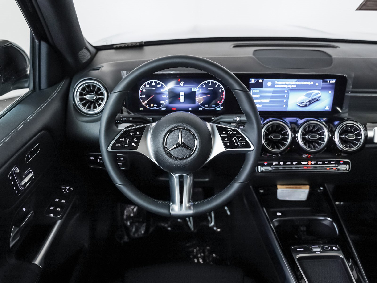 New 2025 Mercedes-Benz GLB 250 4MATIC image 13